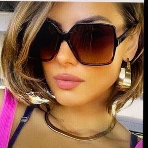 ❌FREE❌Brand New Oversized Sunglasses.